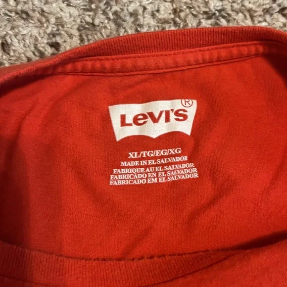 Men’s Levi’s Tshirt - Picture 3 of 3